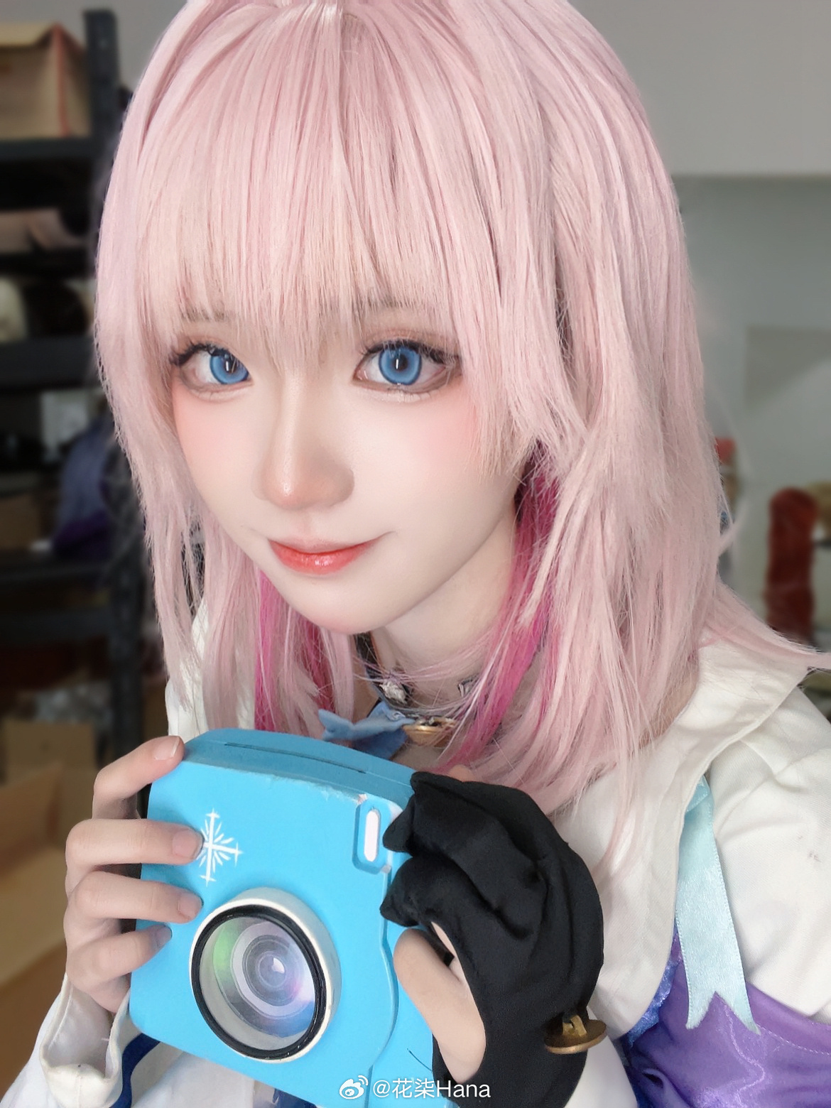 晚霞把窗户镀上了火，归来的人眼中就有了温度