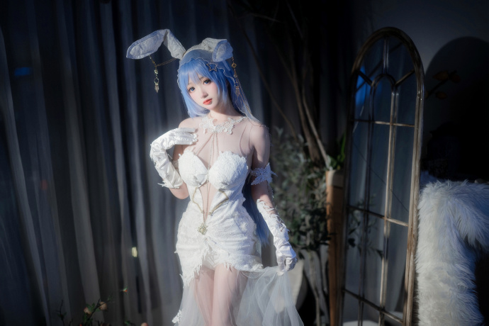 是花园兔子的婚纱皮呀~原谅我没有花园的万分之一可爱呜呜qwq