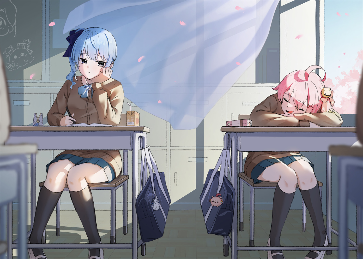 镜子里显示出来的永远只是真实的影像，而不是真实的自己