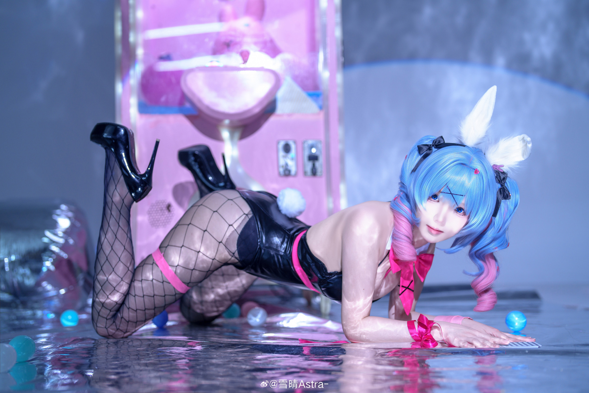 Cosplay｜真是的干脆摇起你的兔尾巴诱惑我不好吗