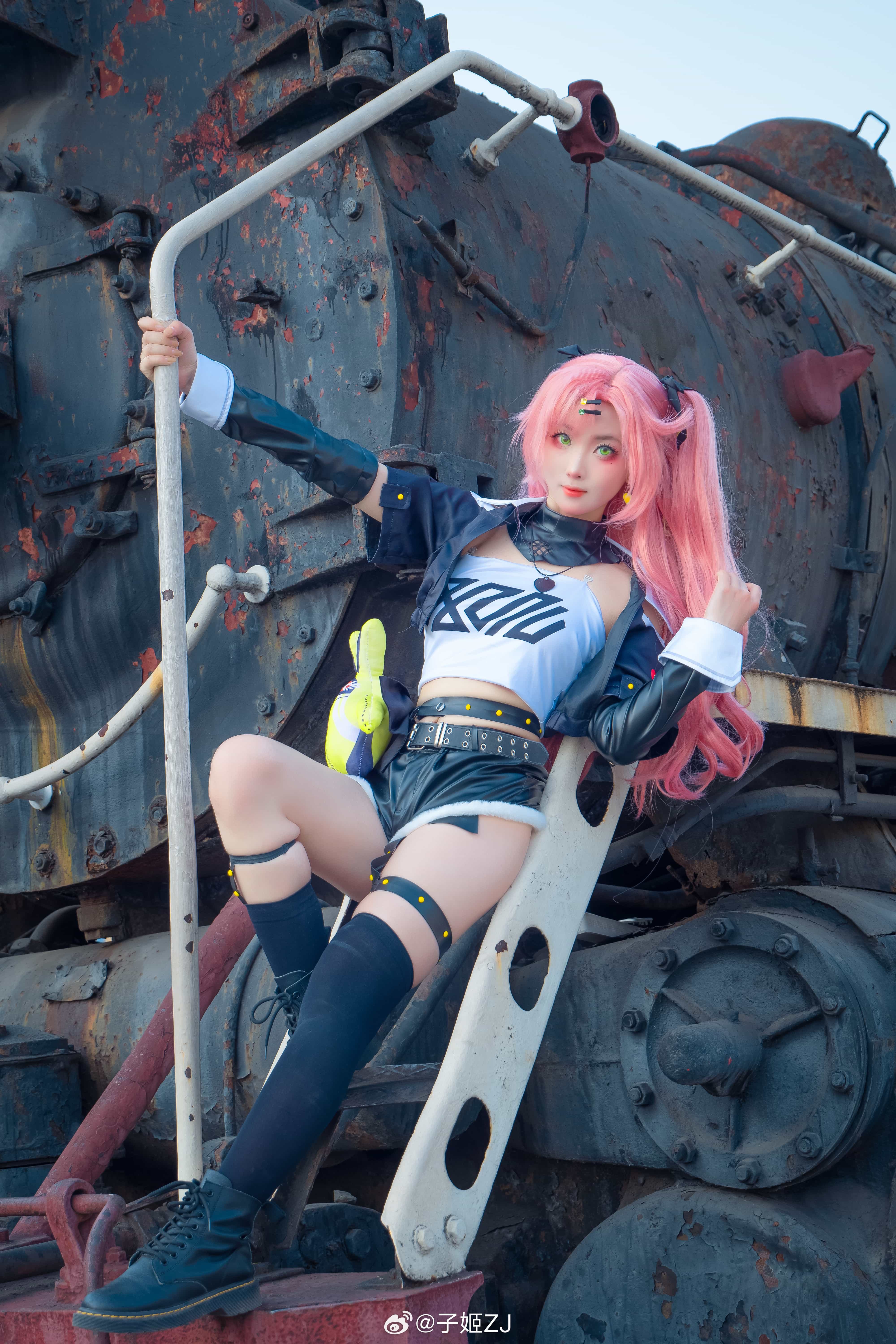 委托我的话，出场费很贵的哦～ ​​​