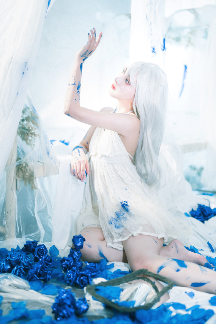 在我荒瘠的土地上，你是最后的玫瑰。