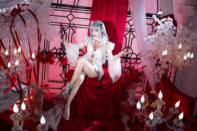 喜欢这朵花？或者……想看看它是如何被染红？