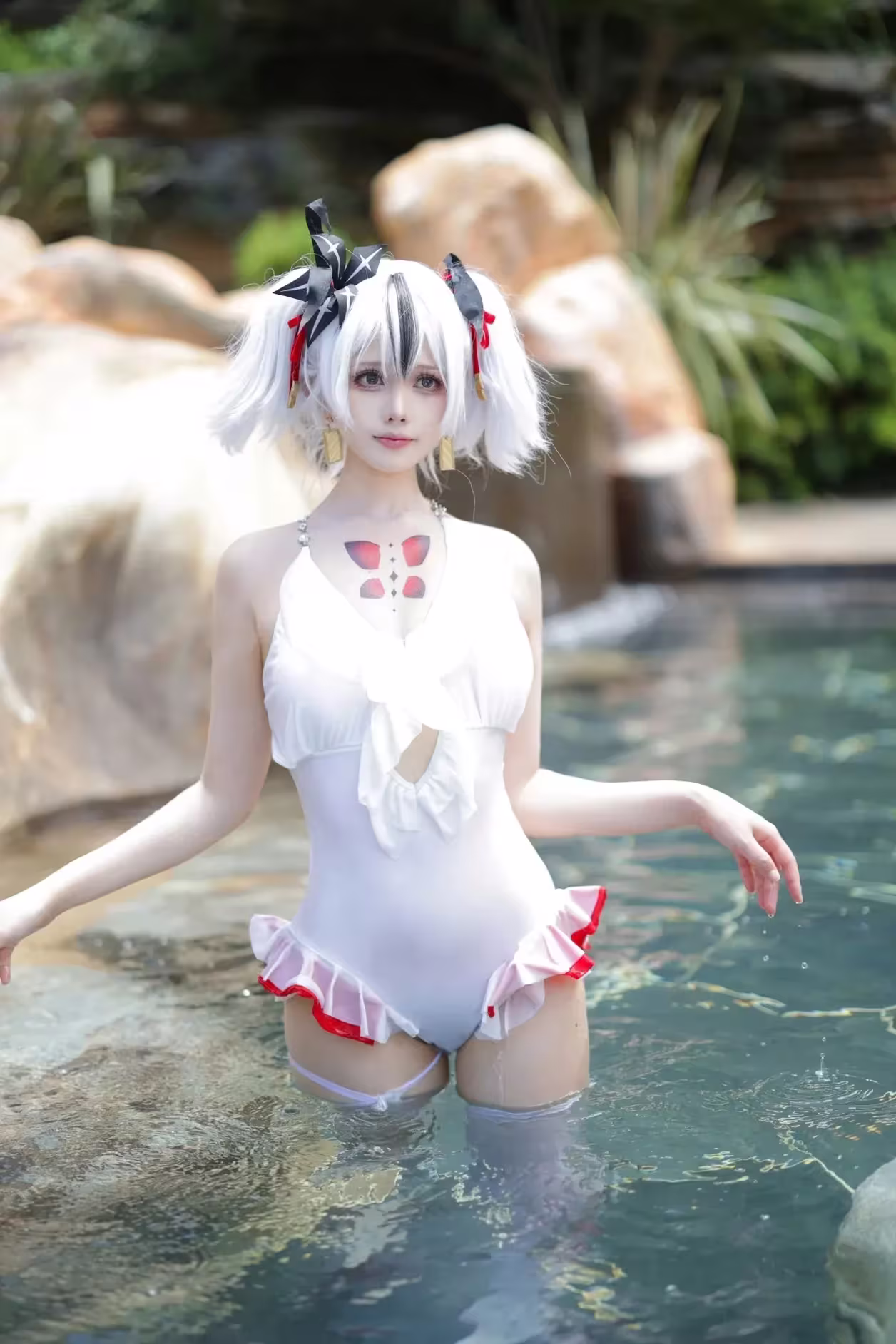 惹人怜悯的泳装白毛小姐姐 – 鸣潮COS 椿