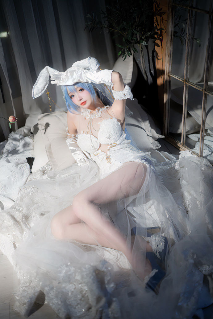 是花园兔子的婚纱皮呀~原谅我没有花园的万分之一可爱呜呜qwq