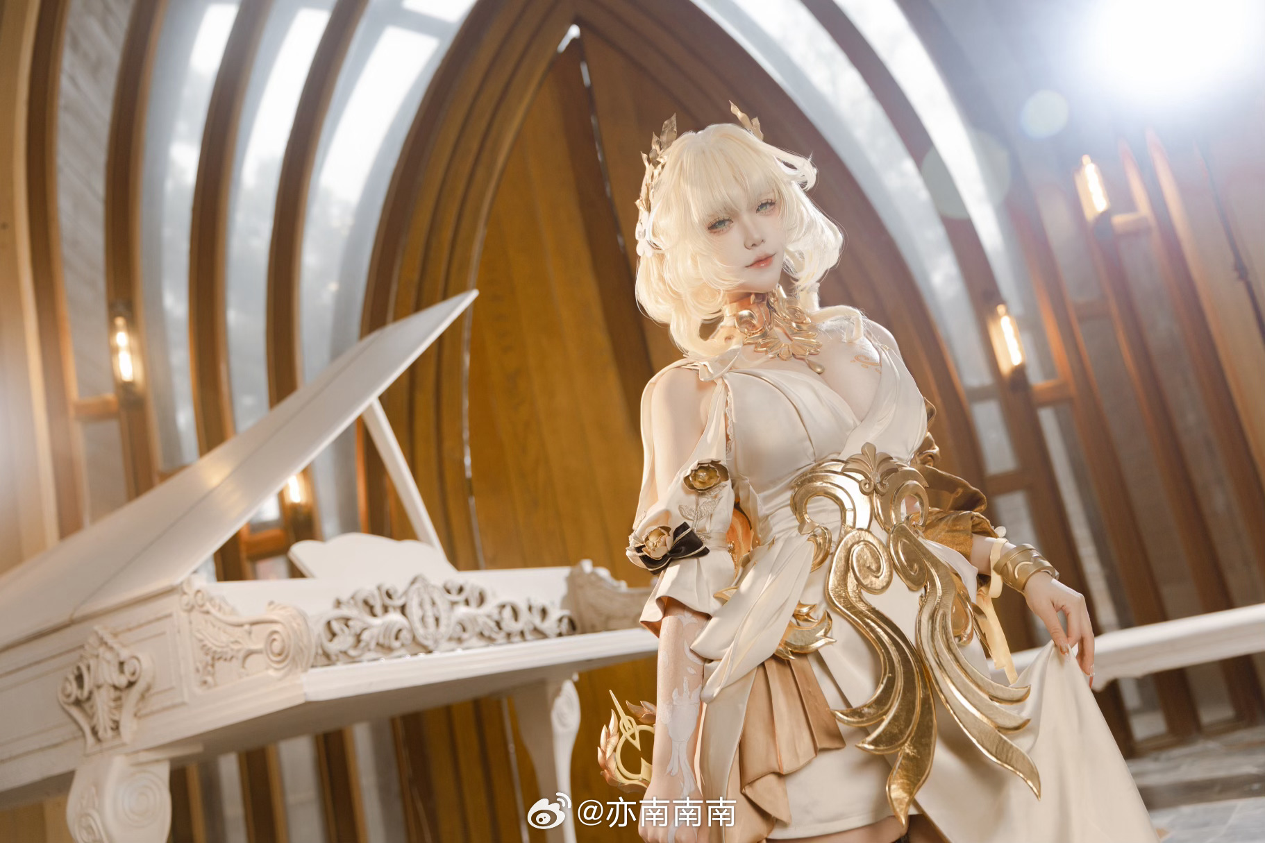 Cosplay｜在那黎明照拂的圣城，织者抚弄金丝，连缀命运