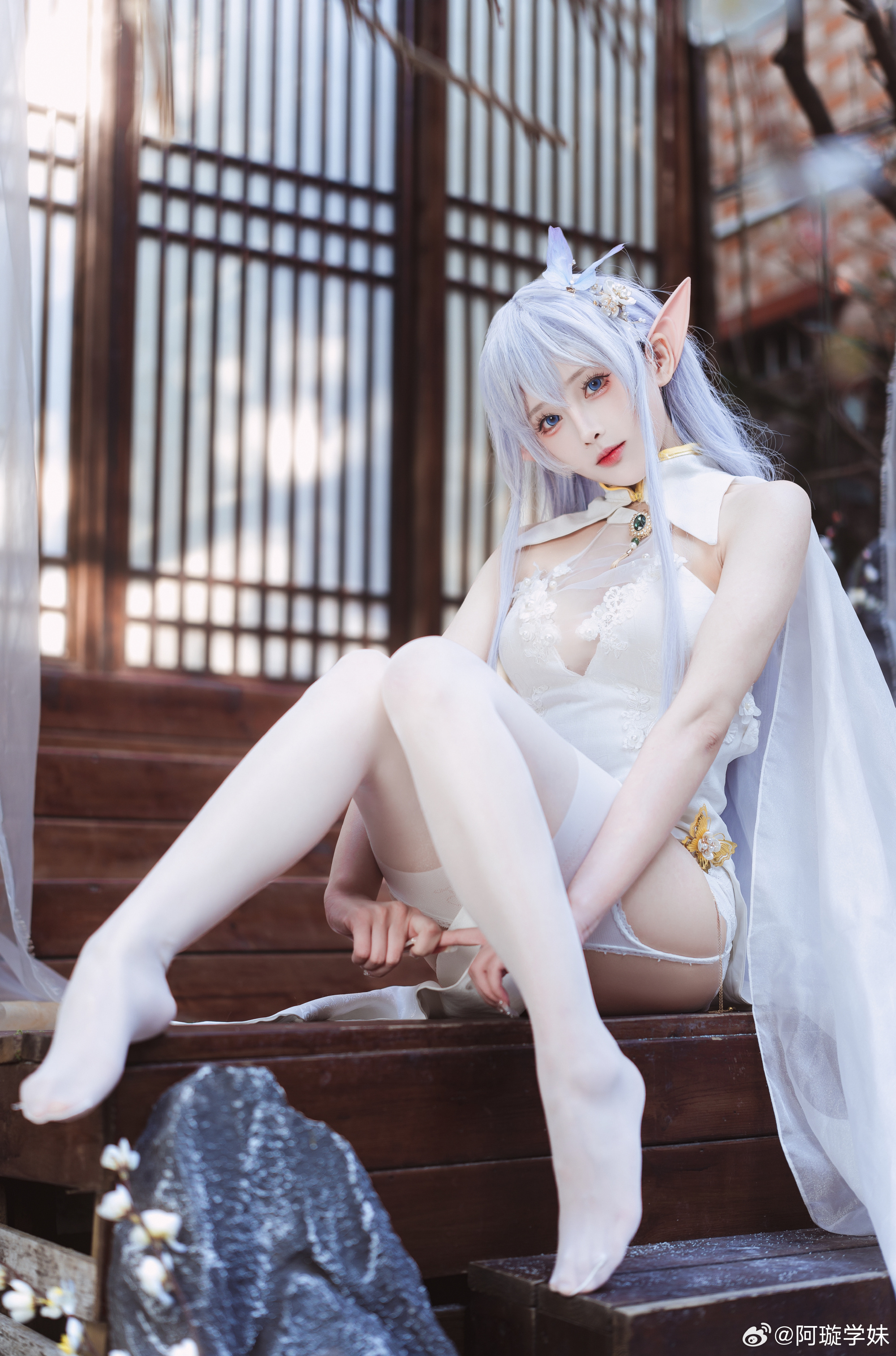 Cosplay | 没想到像这样在阁楼上吹着晚风、闻着淡淡的花香，也很惬意呢