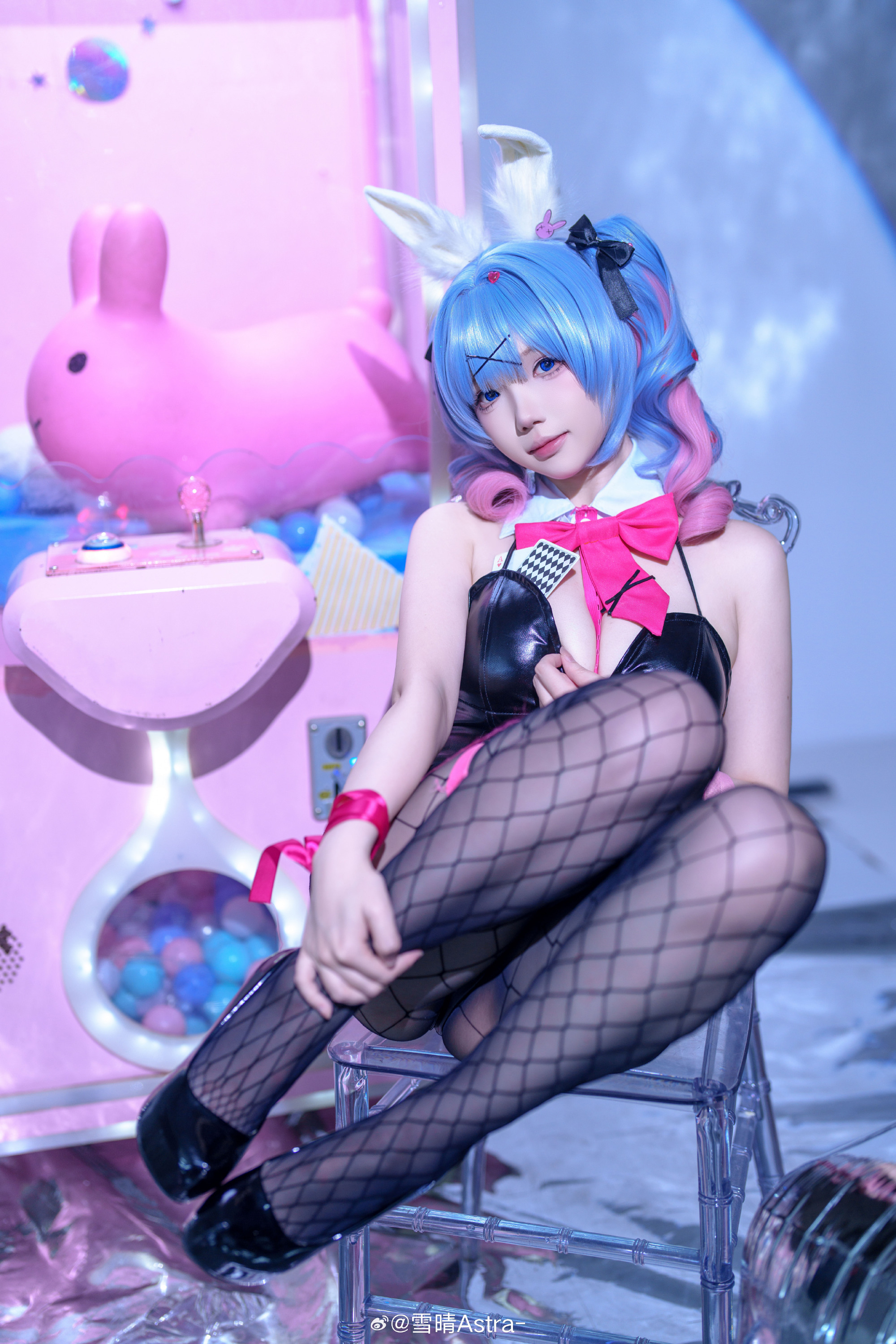 Cosplay｜真是的干脆摇起你的兔尾巴诱惑我不好吗