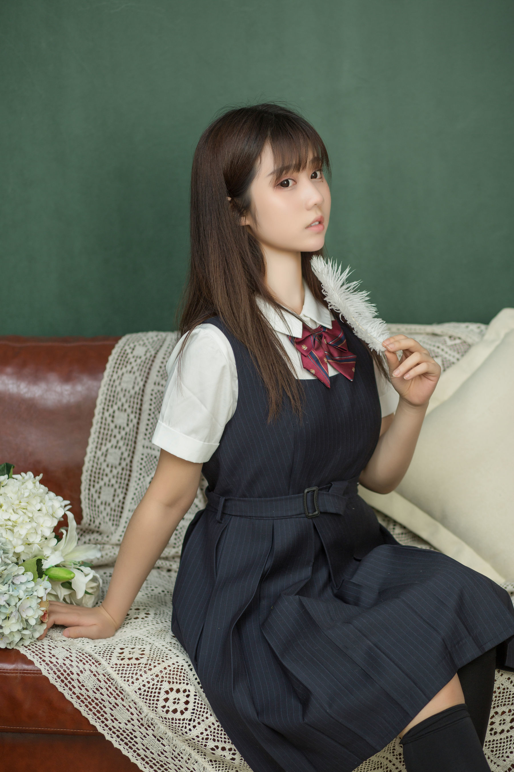 ee1d3-10.jpg 有这文静学妹,那你还想着逃课吗