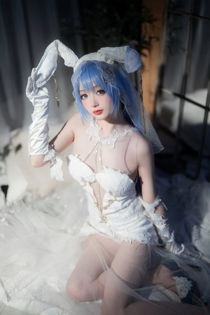 是花园兔子的婚纱皮呀~原谅我没有花园的万分之一可爱呜呜qwq