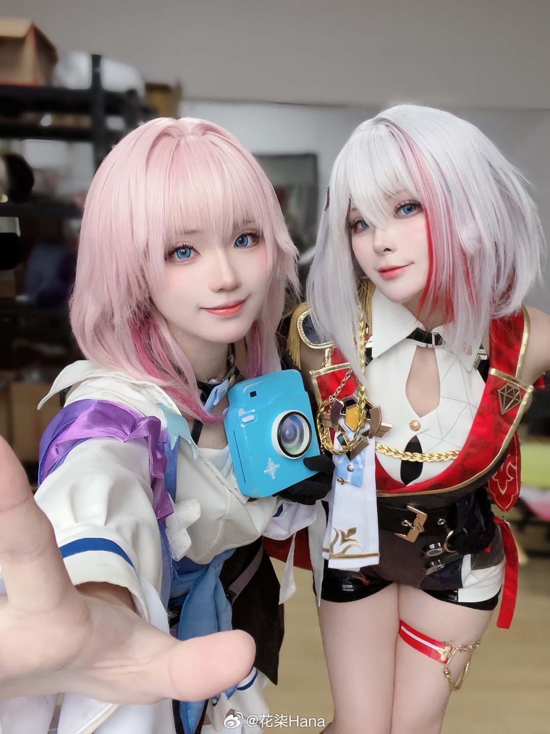 晚霞把窗户镀上了火，归来的人眼中就有了温度