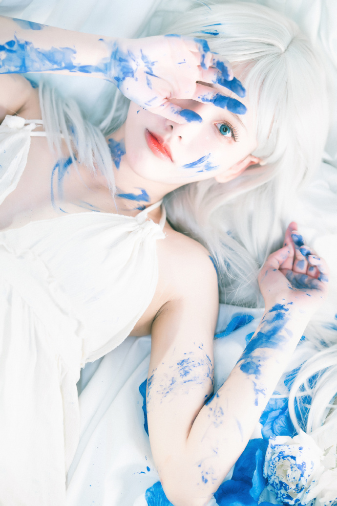 在我荒瘠的土地上，你是最后的玫瑰。