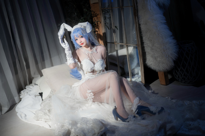 是花园兔子的婚纱皮呀~原谅我没有花园的万分之一可爱呜呜qwq