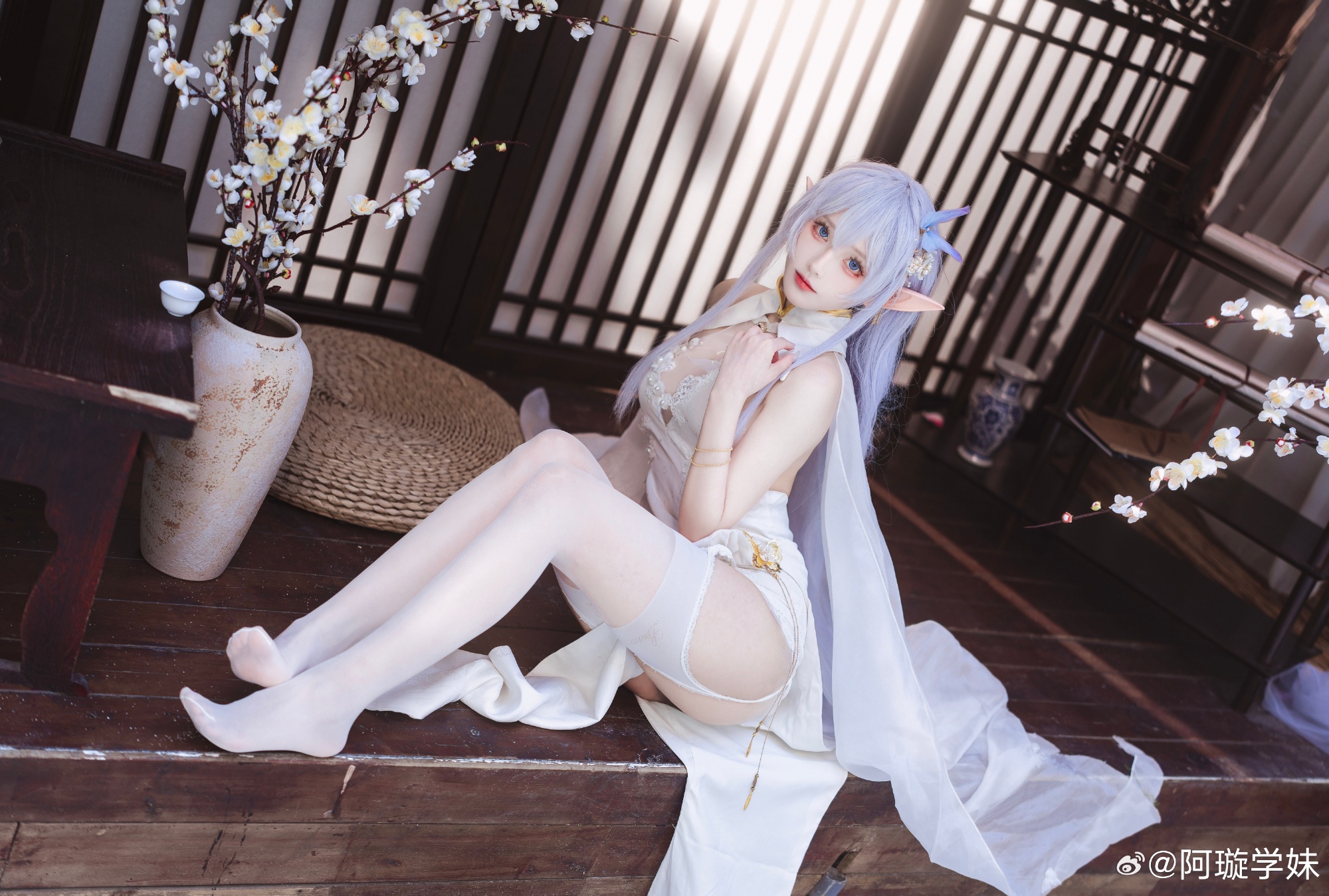 Cosplay | 没想到像这样在阁楼上吹着晚风、闻着淡淡的花香，也很惬意呢