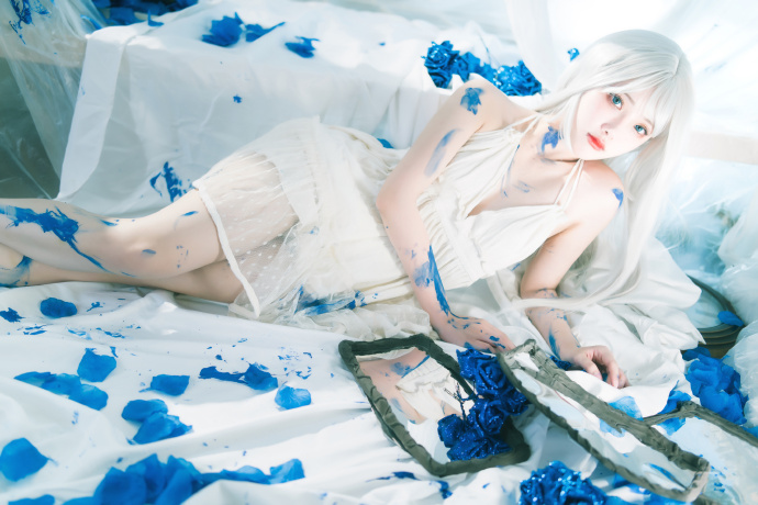 在我荒瘠的土地上，你是最后的玫瑰。