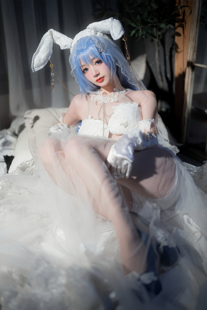 是花园兔子的婚纱皮呀~原谅我没有花园的万分之一可爱呜呜qwq