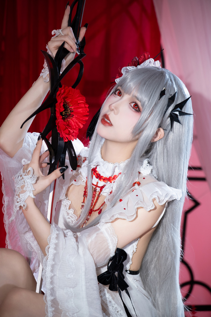 喜欢这朵花？或者……想看看它是如何被染红？