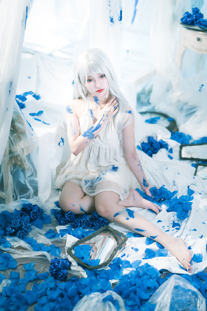 在我荒瘠的土地上，你是最后的玫瑰。