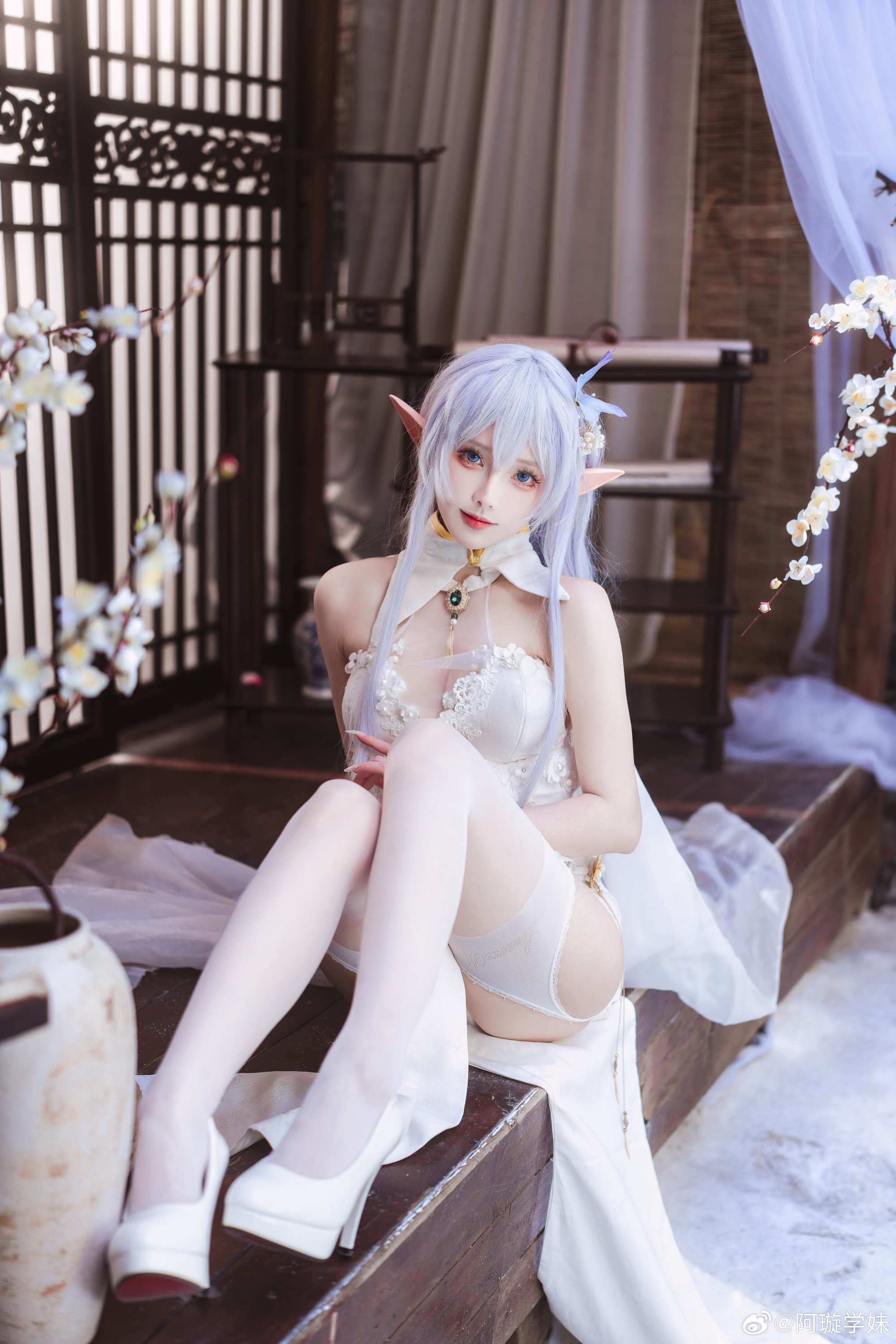 Cosplay | 没想到像这样在阁楼上吹着晚风、闻着淡淡的花香，也很惬意呢