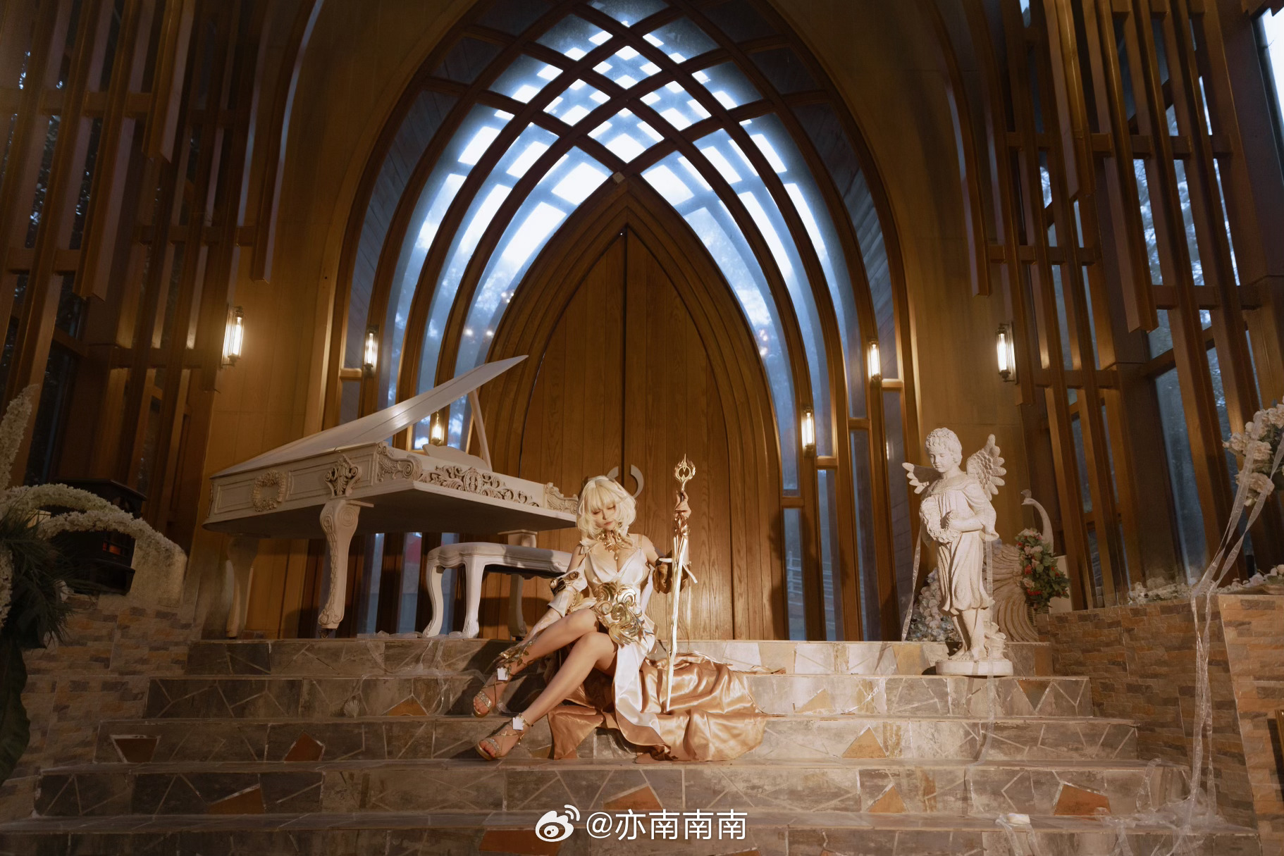 Cosplay｜在那黎明照拂的圣城，织者抚弄金丝，连缀命运