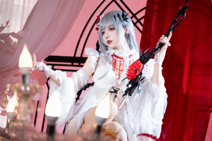 喜欢这朵花？或者……想看看它是如何被染红？