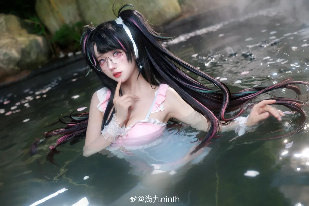 你好，我是折枝，是一名委托画师… 