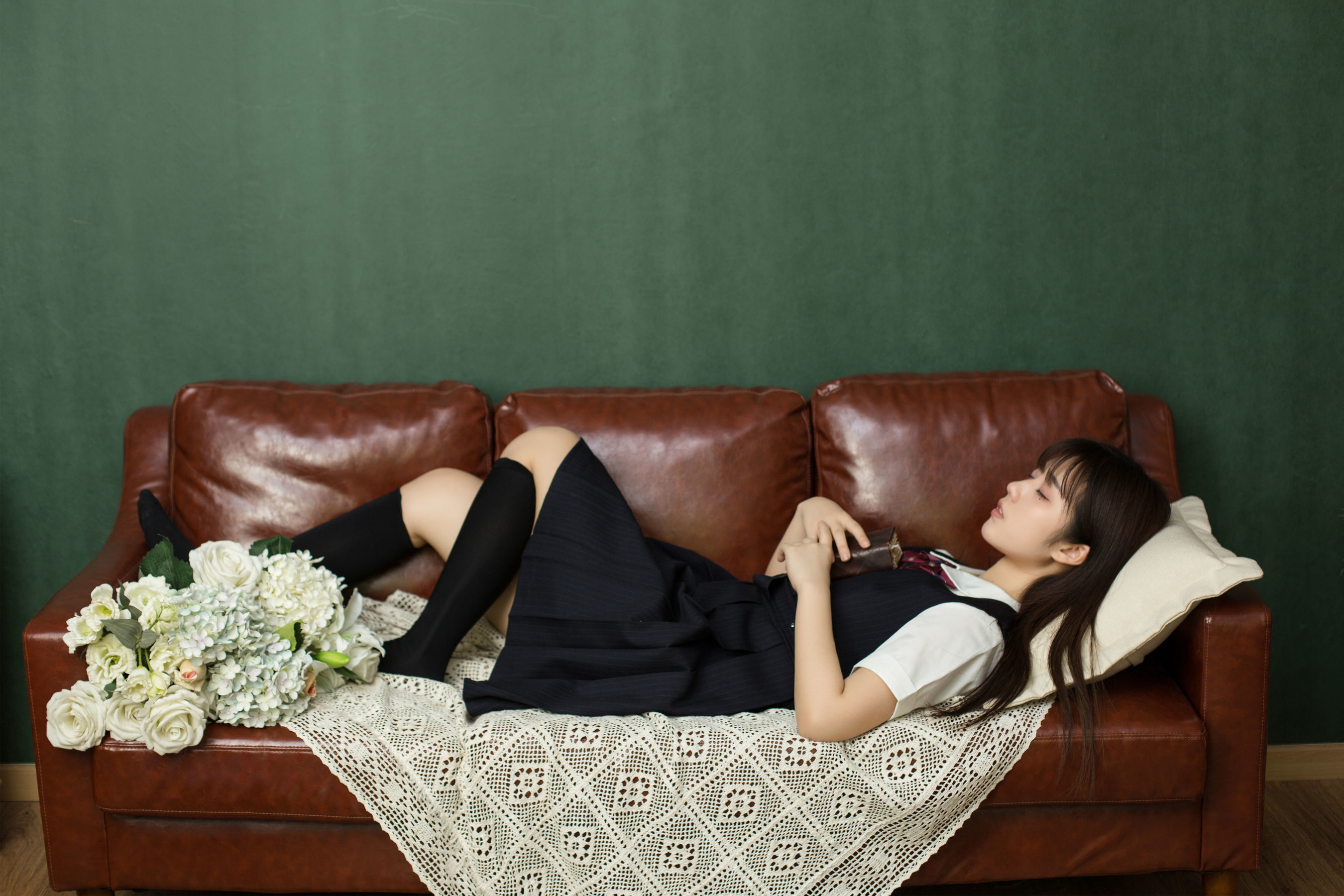 6b031-16.jpg 有这文静学妹,那你还想着逃课吗