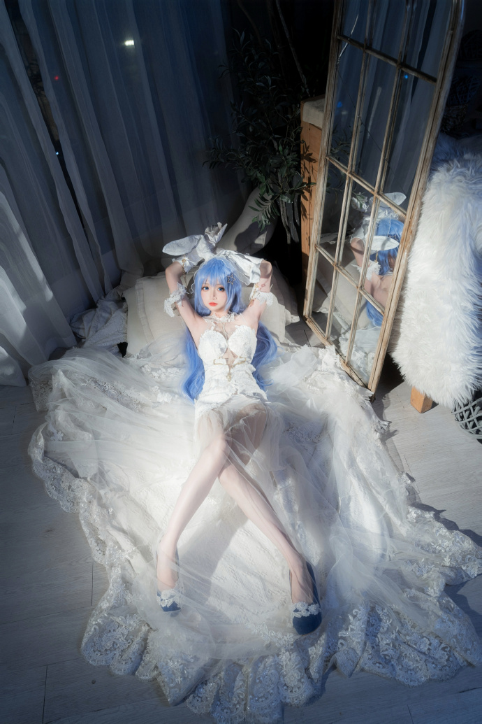 是花园兔子的婚纱皮呀~原谅我没有花园的万分之一可爱呜呜qwq