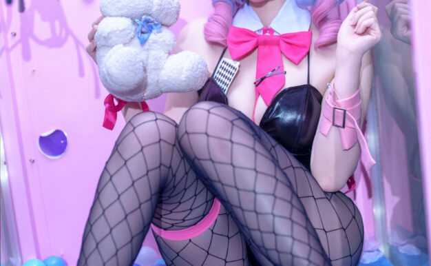 Cosplay｜真是的干脆摇起你的兔尾巴诱惑我不好吗